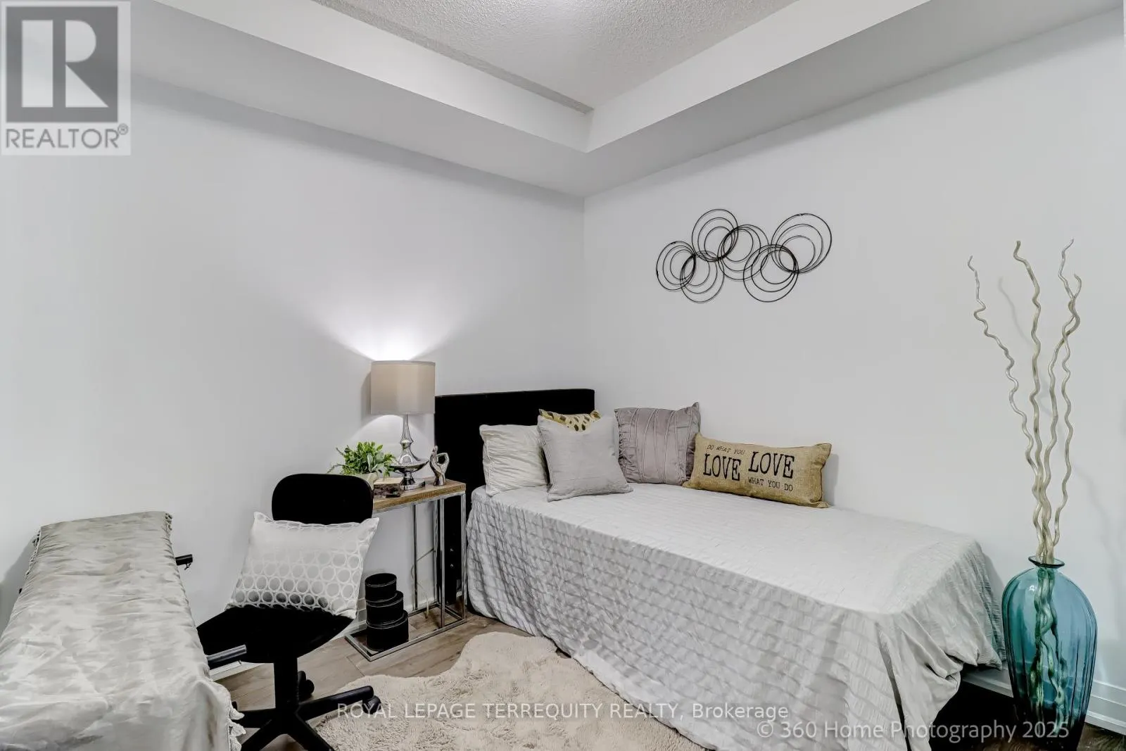 326 - 20 MEADOWGLEN PLACE
