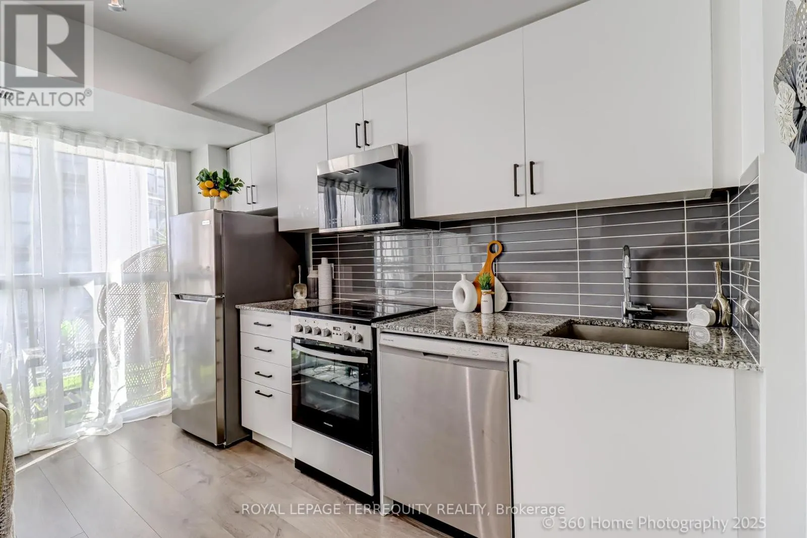 326 - 20 MEADOWGLEN PLACE