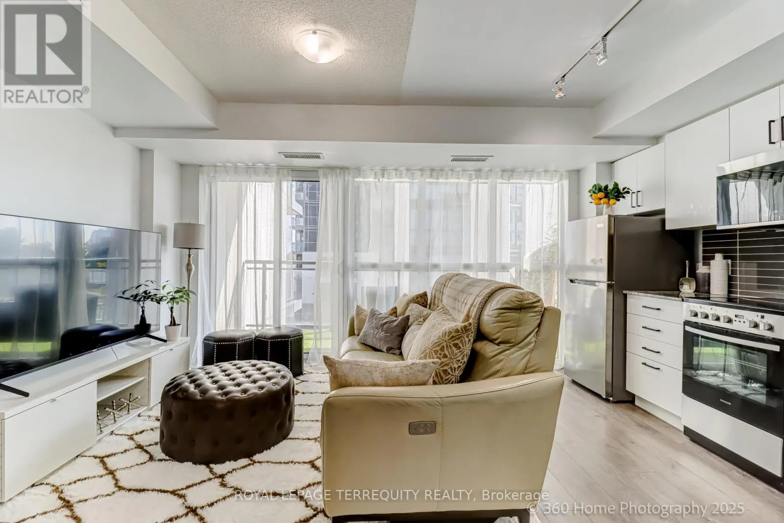 326 - 20 MEADOWGLEN PLACE