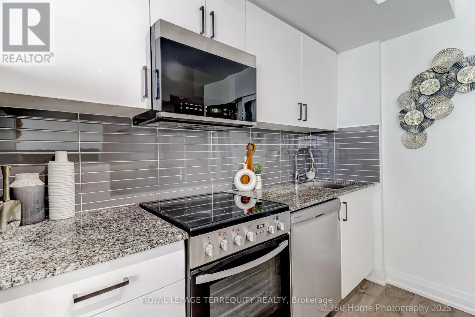 326 - 20 MEADOWGLEN PLACE