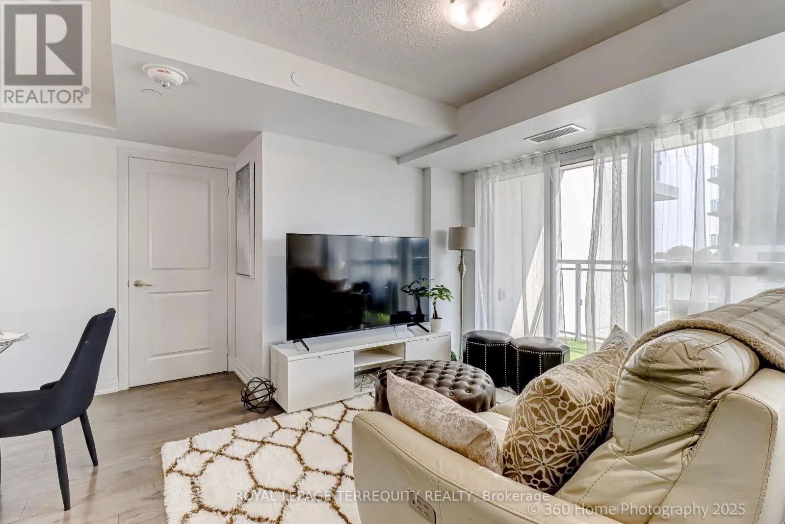 326 - 20 MEADOWGLEN PLACE