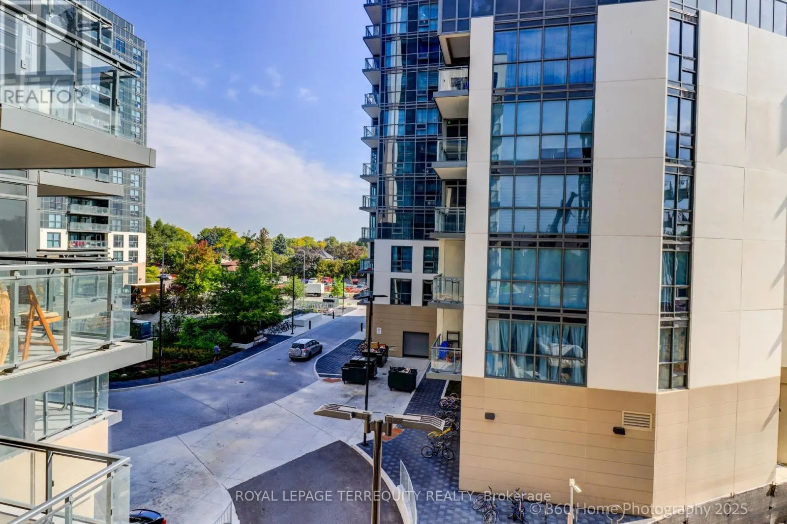 326 - 20 MEADOWGLEN PLACE