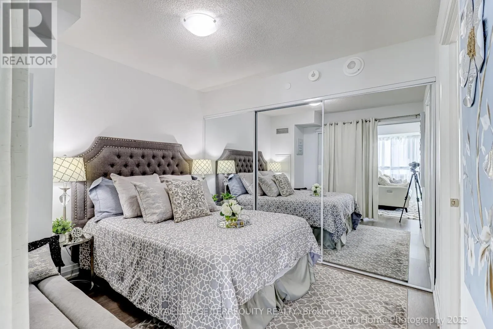 326 - 20 MEADOWGLEN PLACE