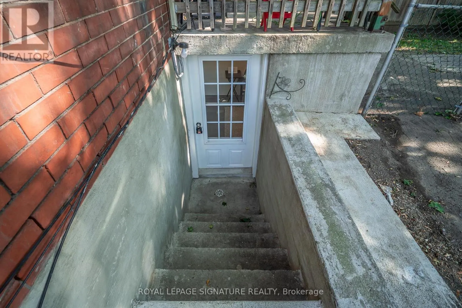 295 ARTHUR STREET