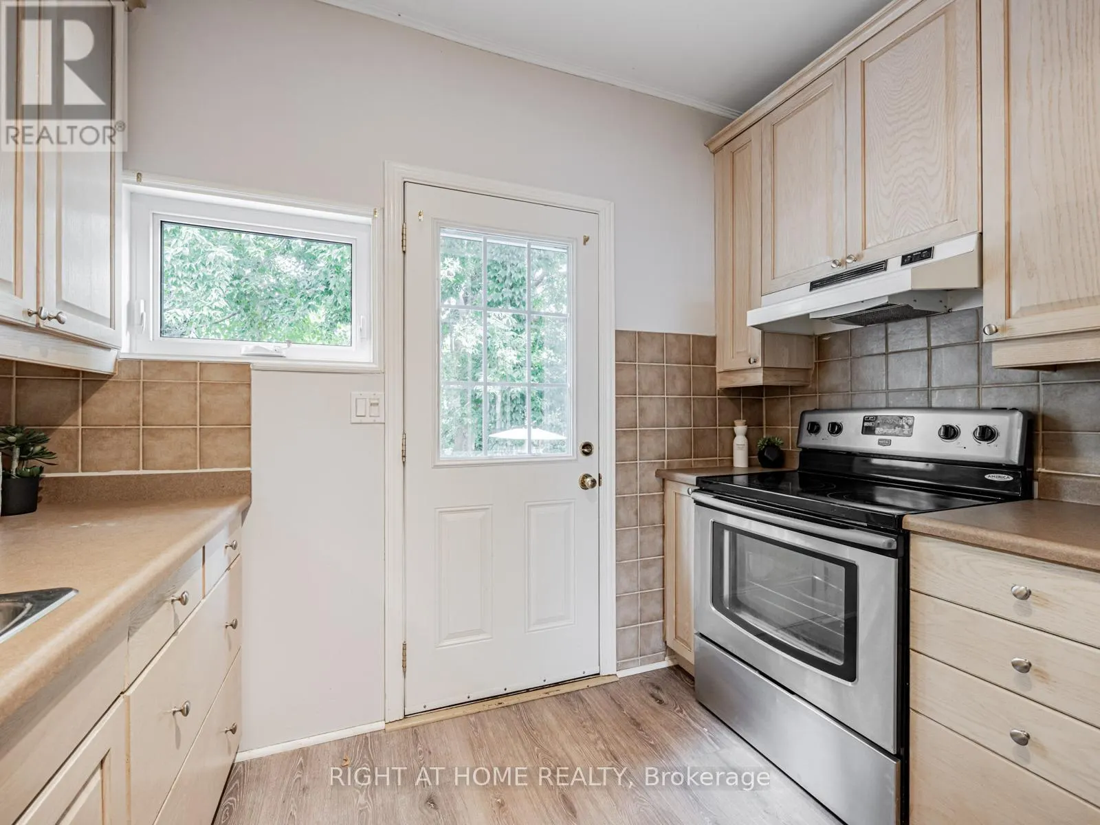 33 WILEY AVENUE