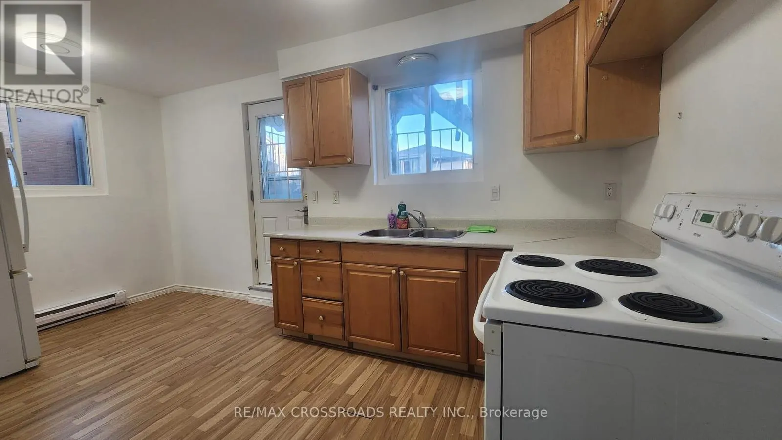 LOWER - 295 DWIGHT AVENUE E