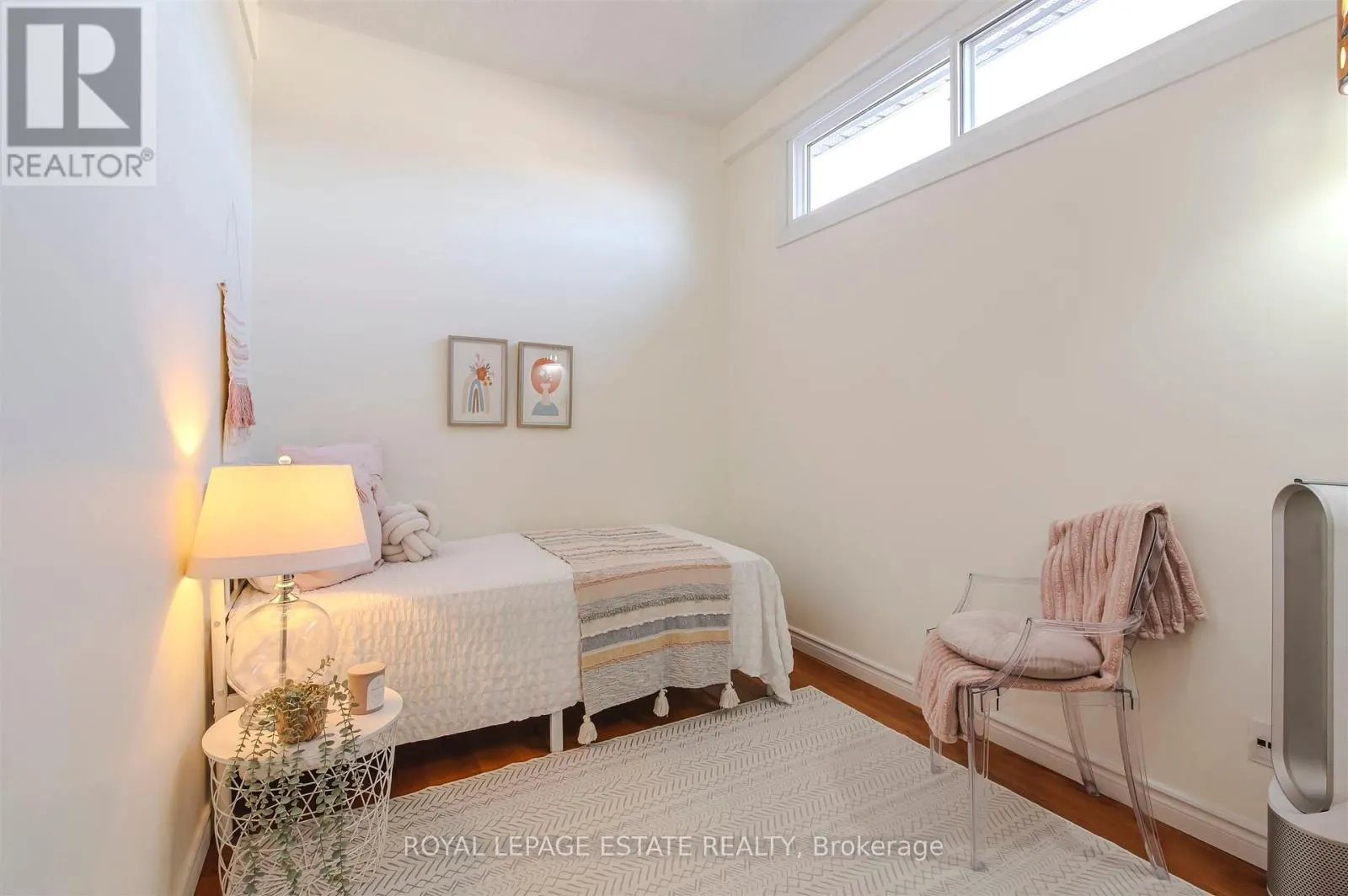 32 - 1209 QUEEN STREET E