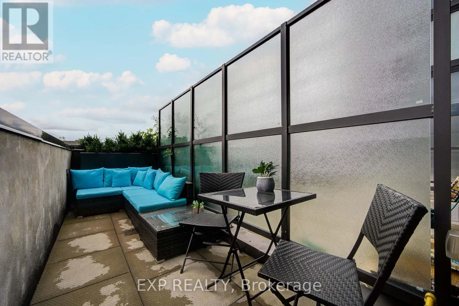 211 - 1285 QUEEN STREET E