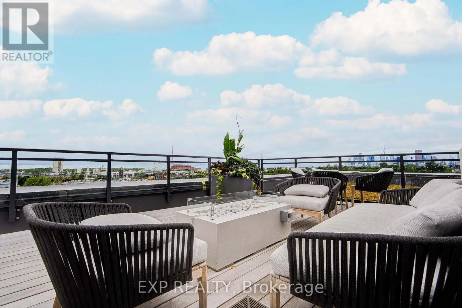 211 - 1285 QUEEN STREET E