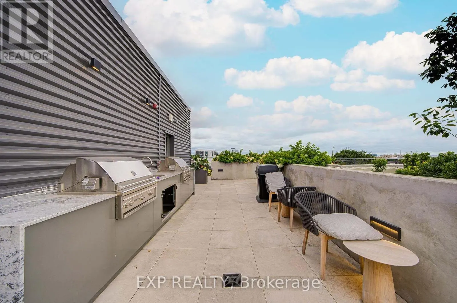 211 - 1285 QUEEN STREET E