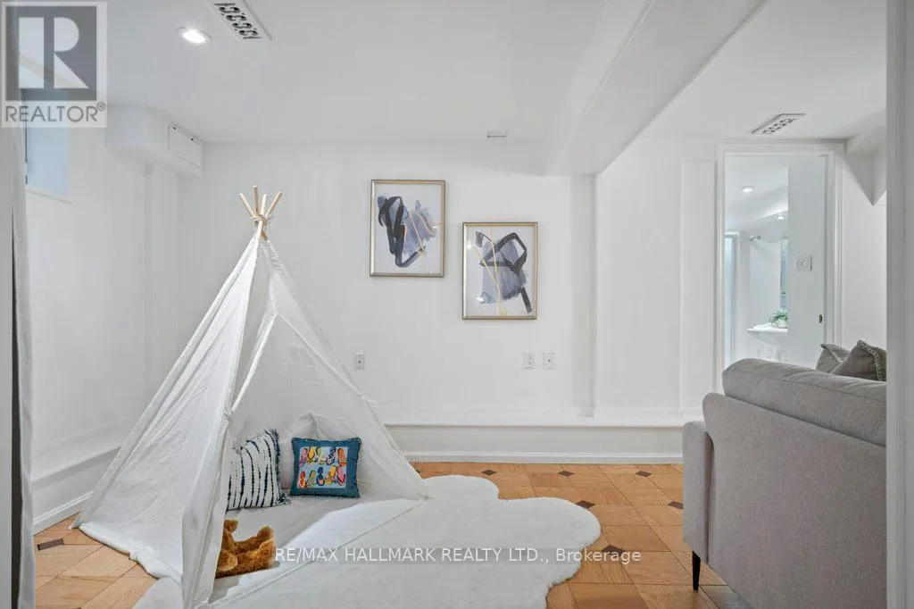 22 BECK AVENUE