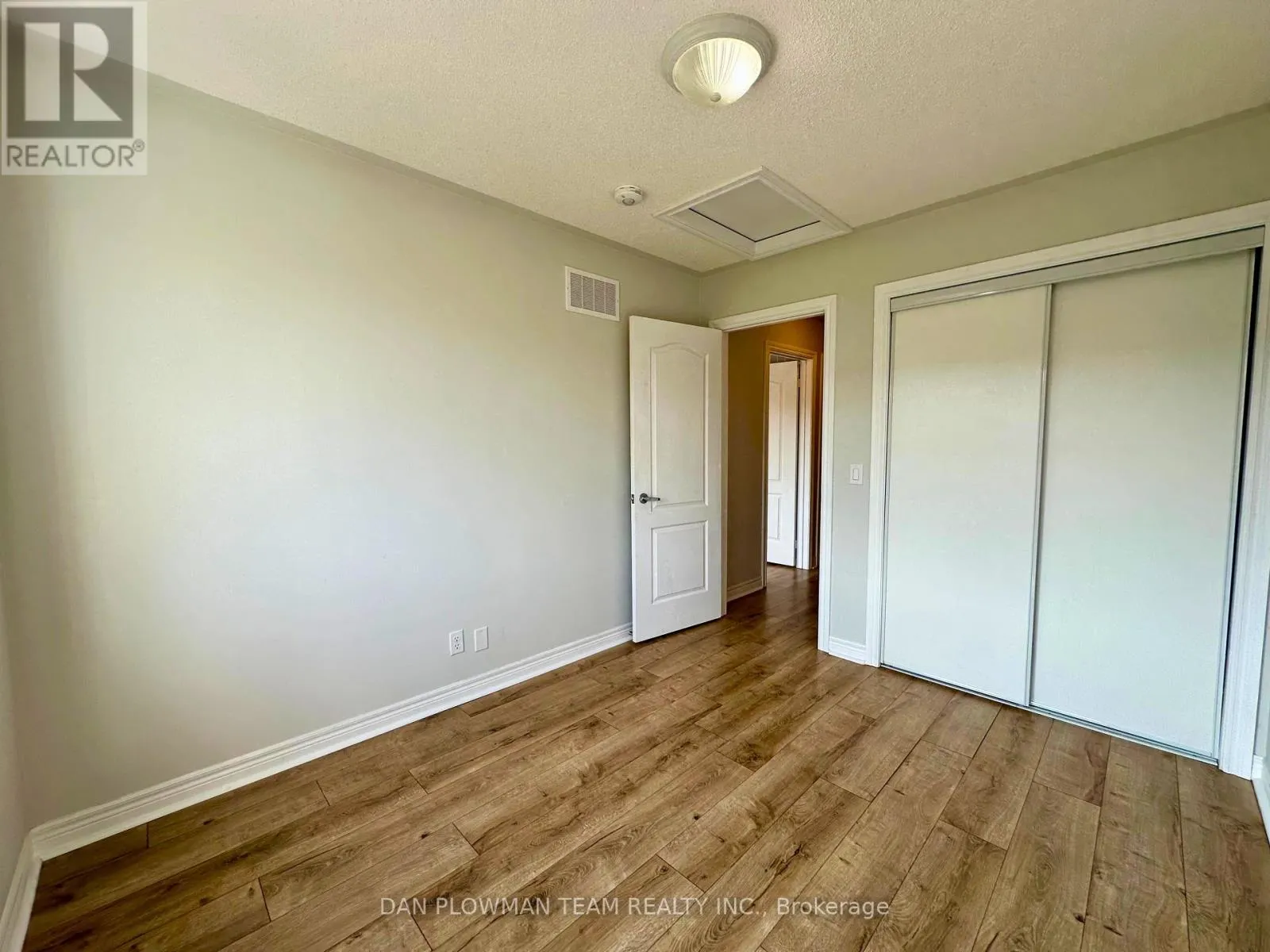 86 TABARET CRESCENT