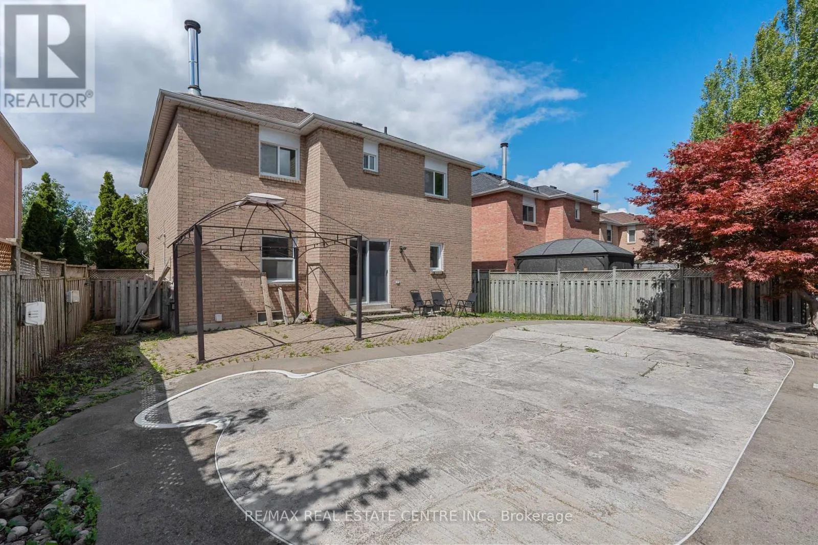 42 HOWES STREET