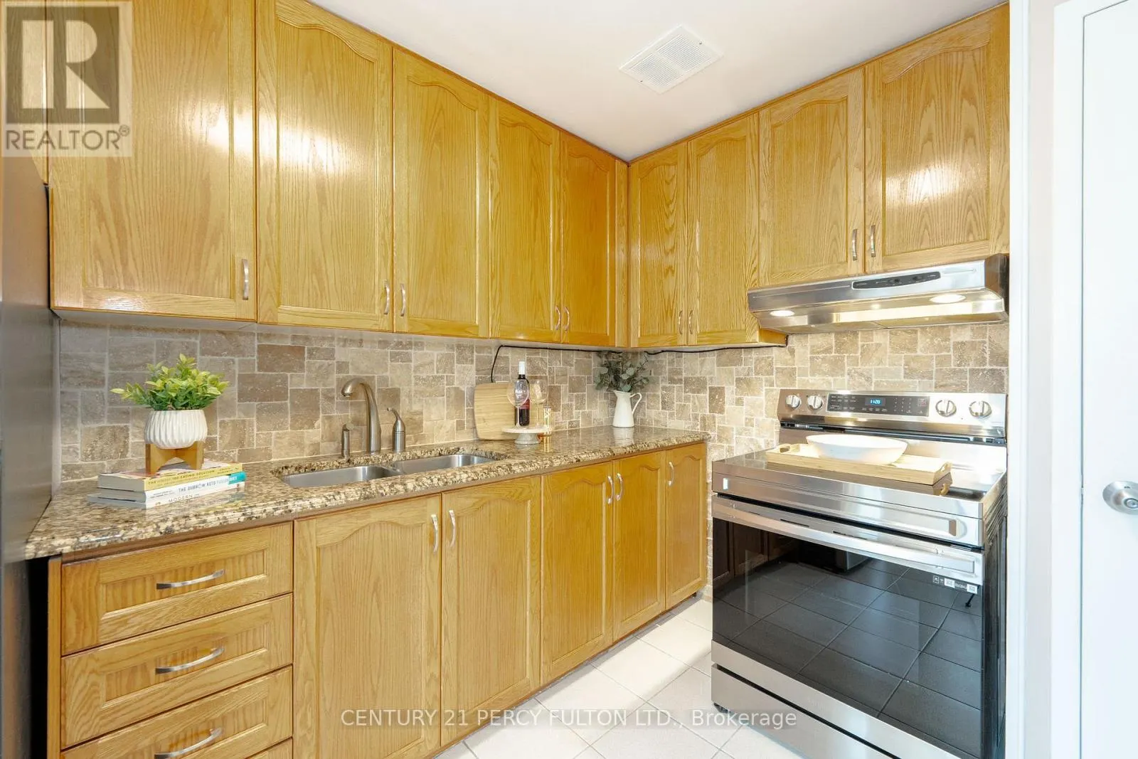 212 - 800 KENNEDY ROAD