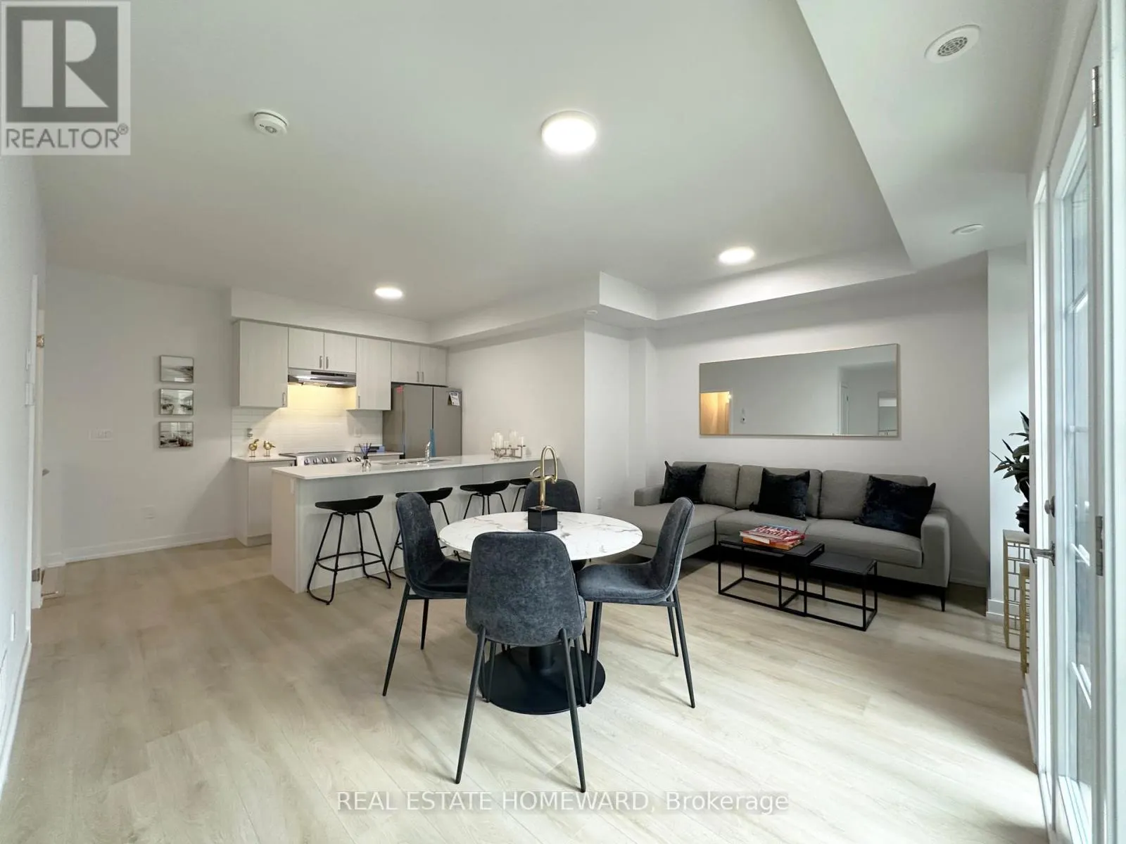902 - 1655 PALMERS SAWMILL ROAD