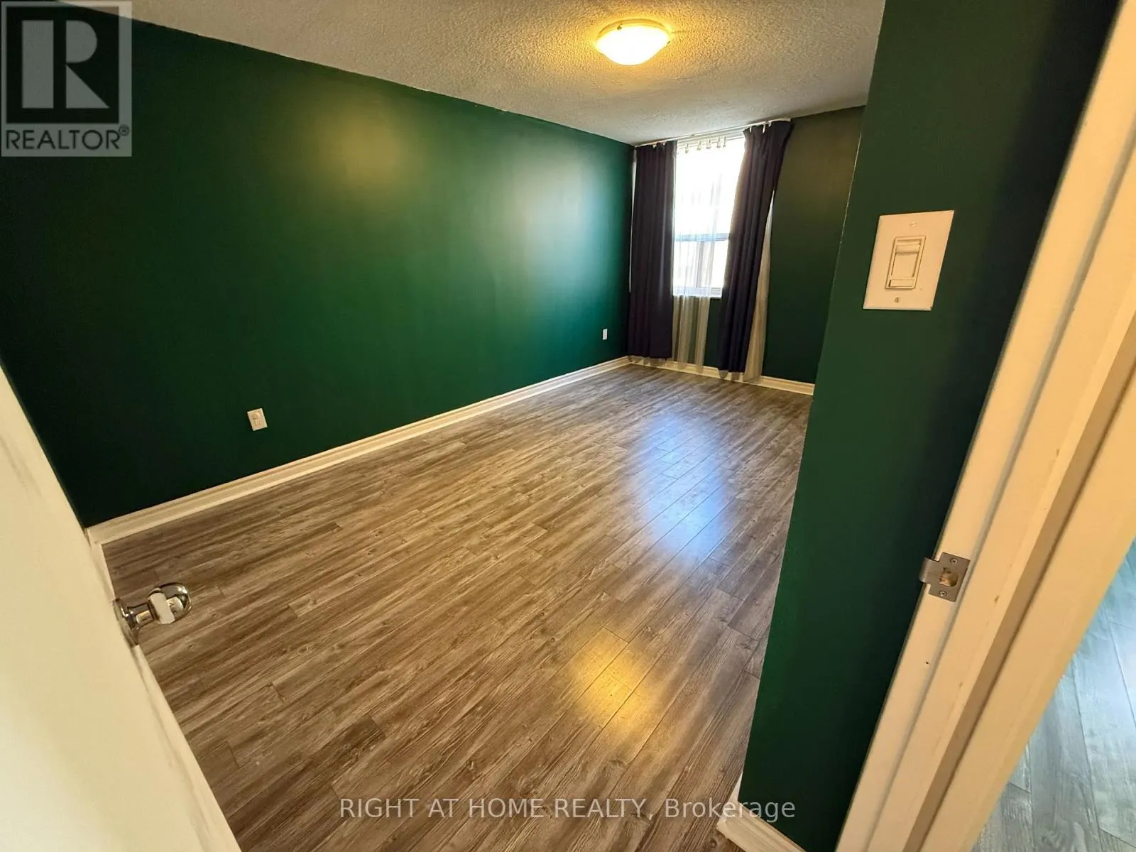 107 - 4062 LAWRENCE AVENUE E