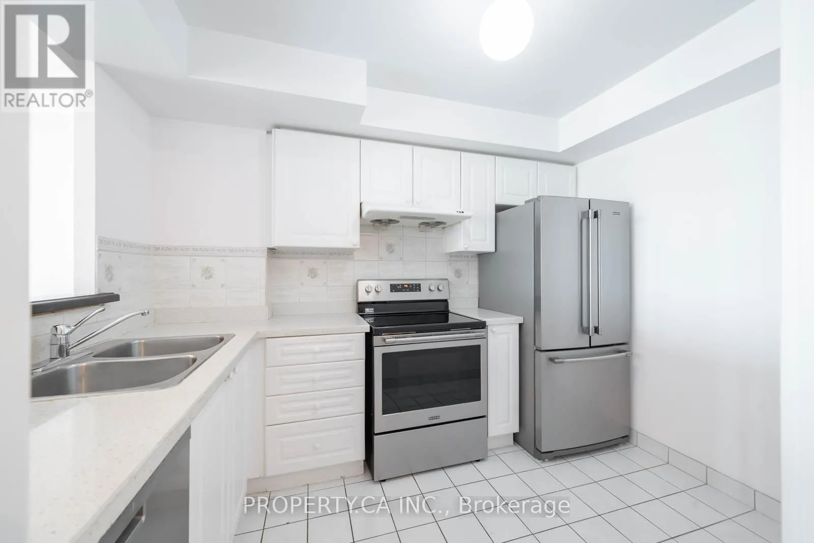 1707 - 8 LEE CENTRE DRIVE