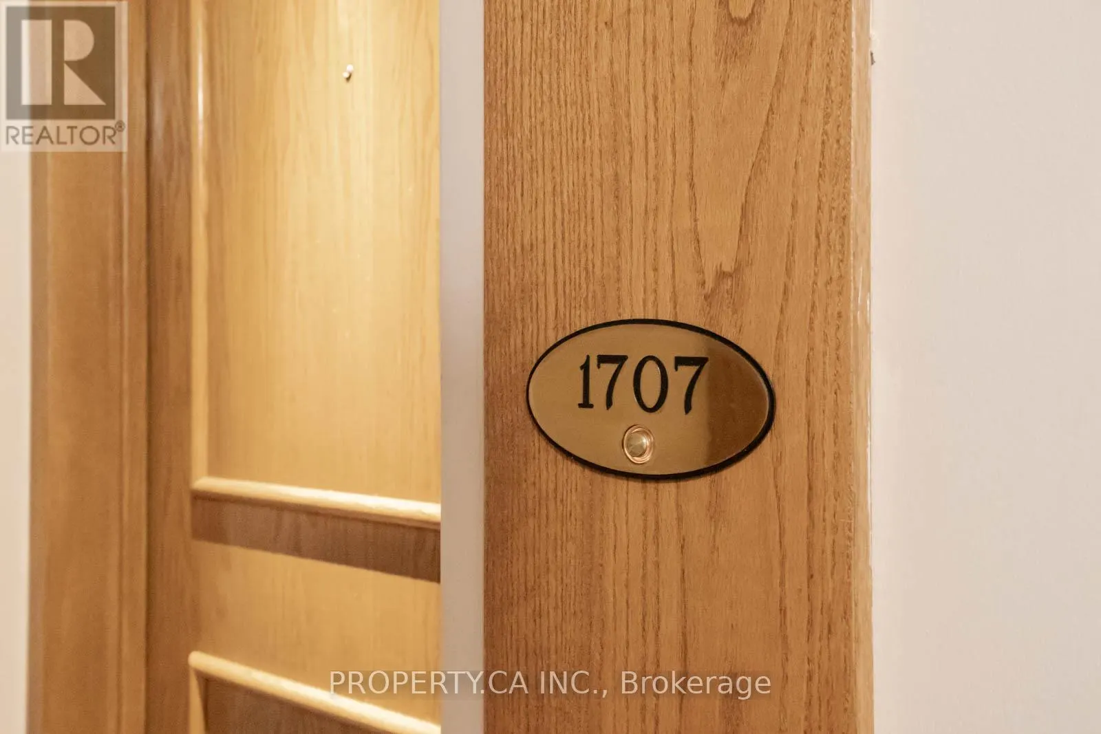 1707 - 8 LEE CENTRE DRIVE