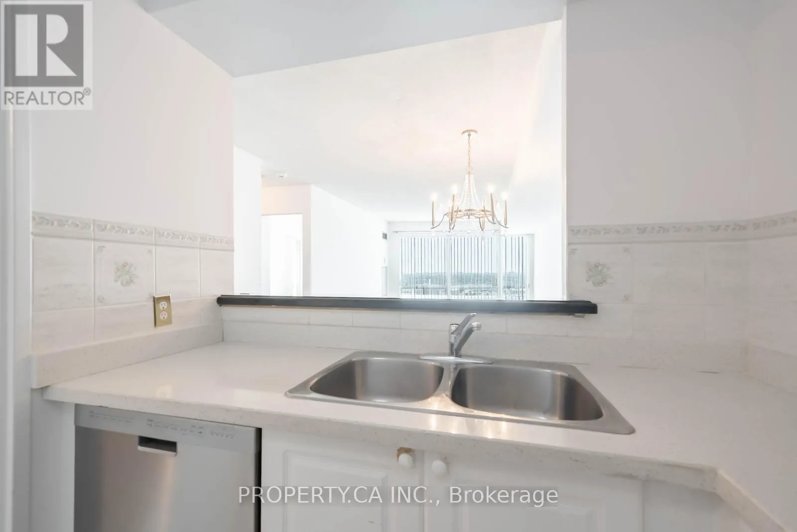 1707 - 8 LEE CENTRE DRIVE