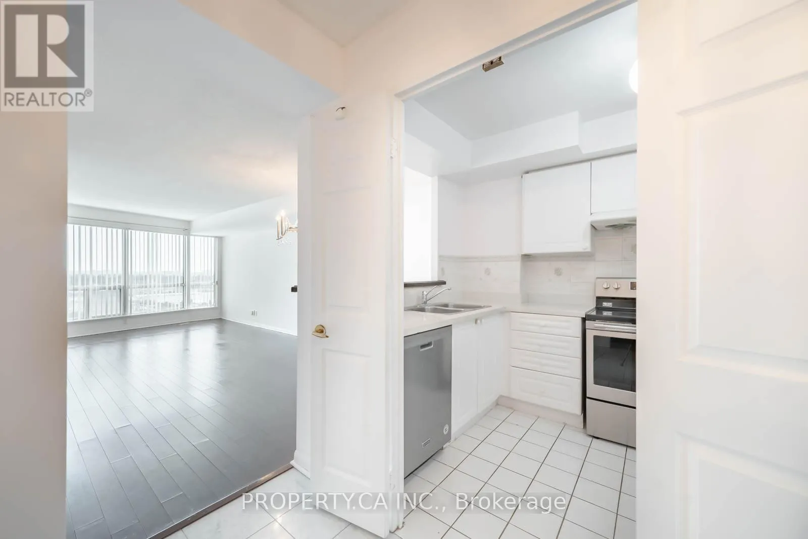 1707 - 8 LEE CENTRE DRIVE