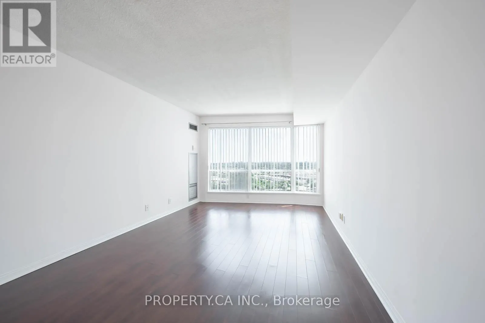1707 - 8 LEE CENTRE DRIVE