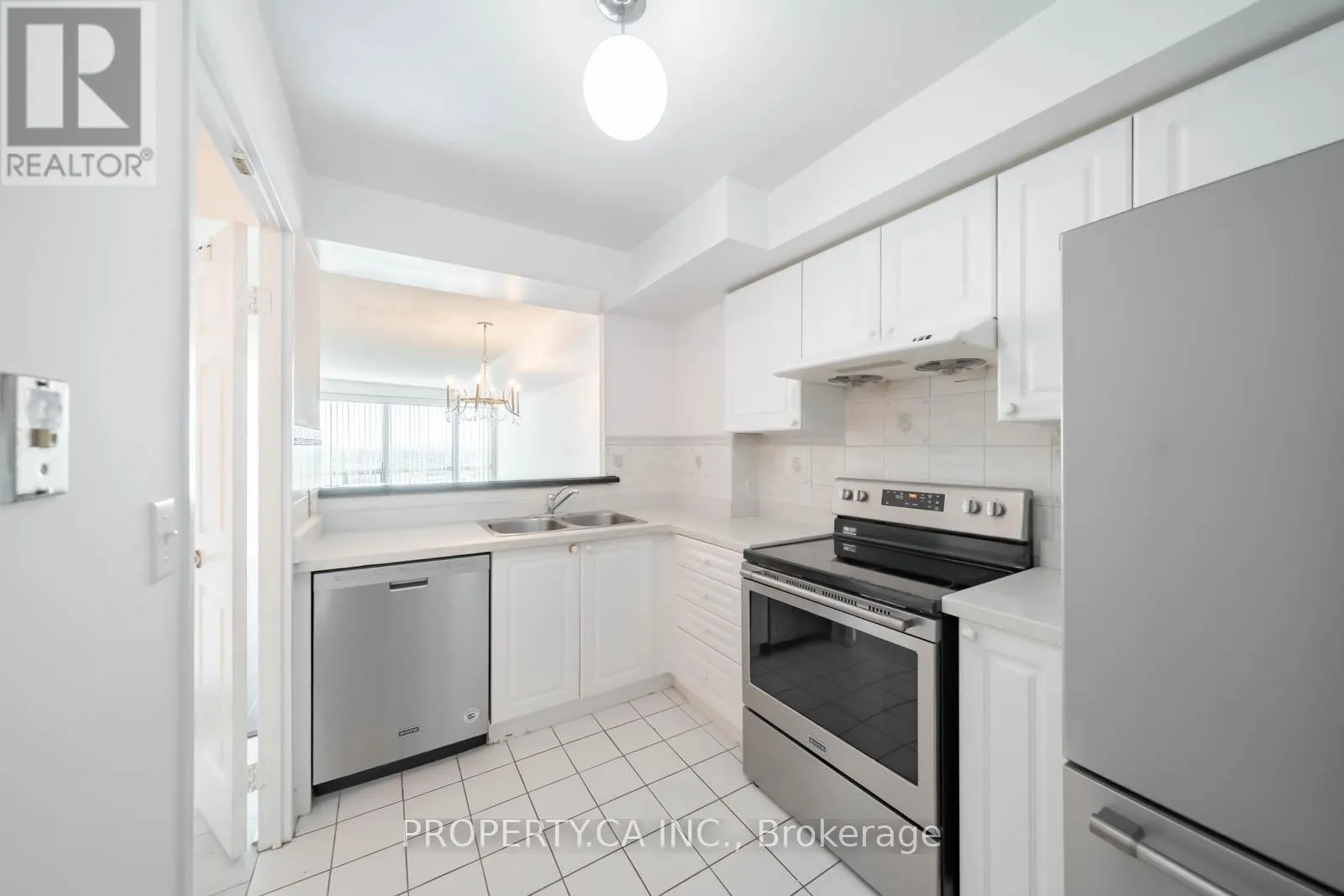 1707 - 8 LEE CENTRE DRIVE