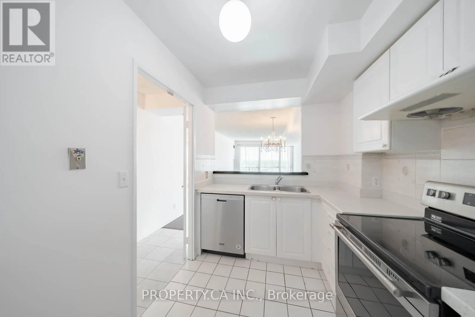 1707 - 8 LEE CENTRE DRIVE