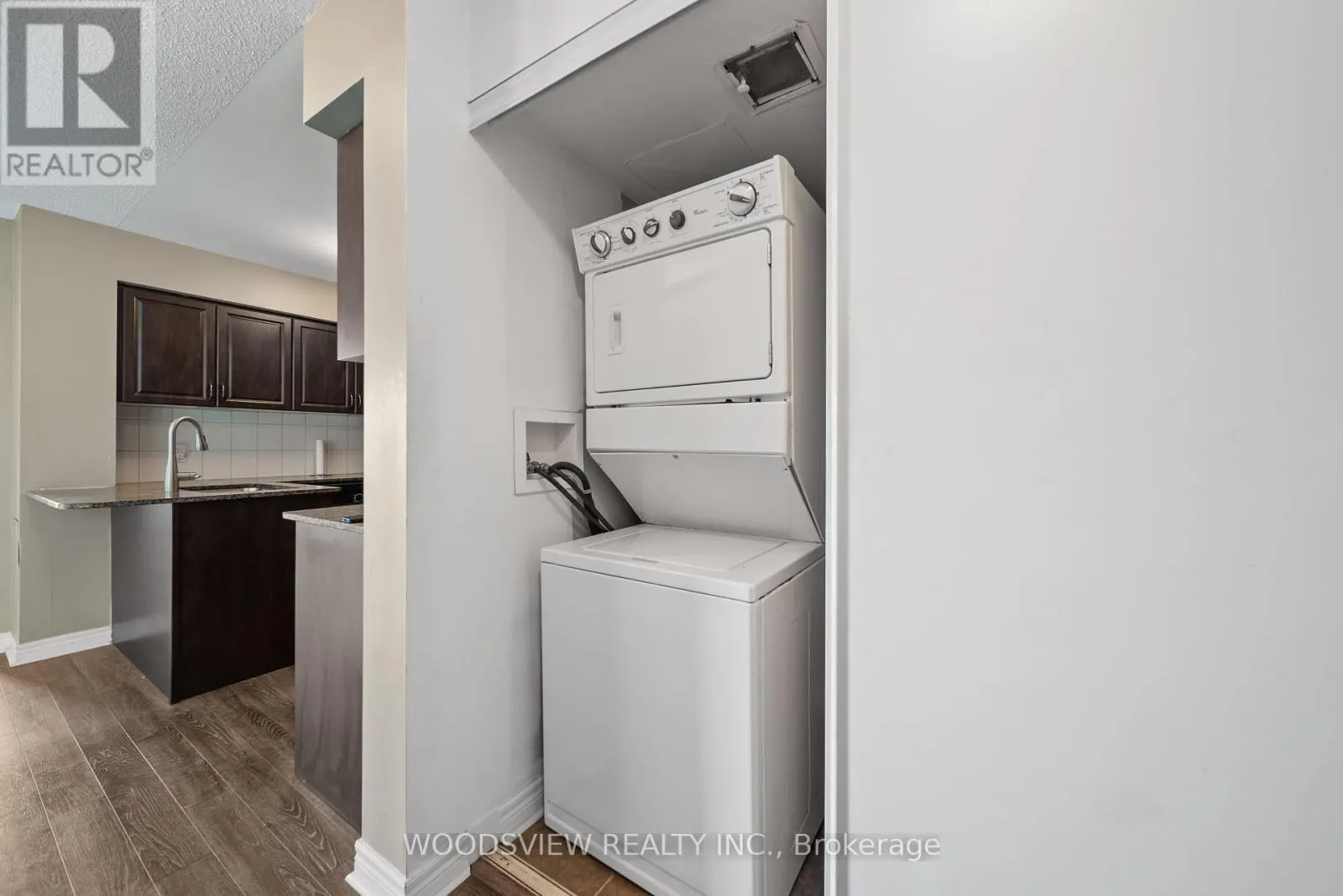 233 - 60 FAIRFAX CRESCENT
