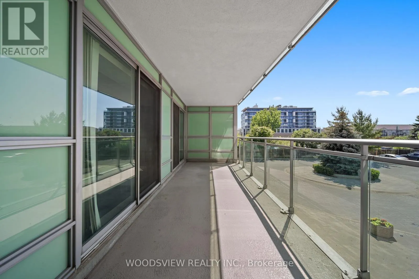 233 - 60 FAIRFAX CRESCENT