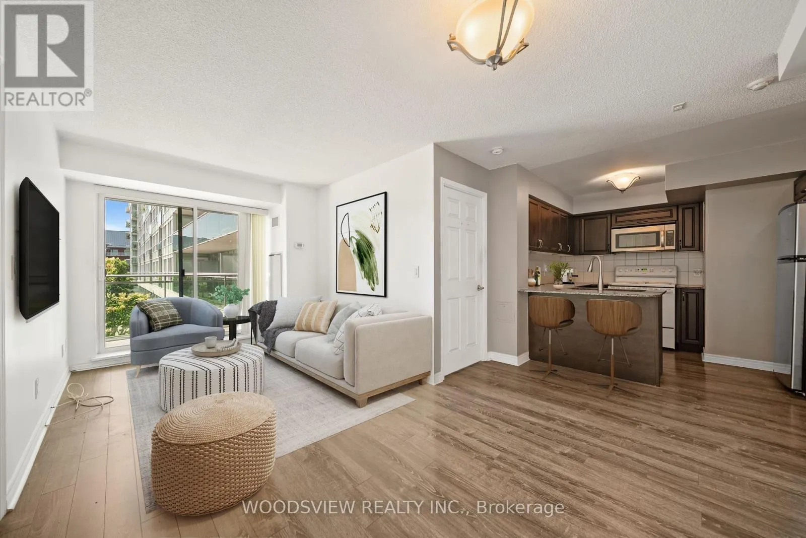 233 - 60 FAIRFAX CRESCENT