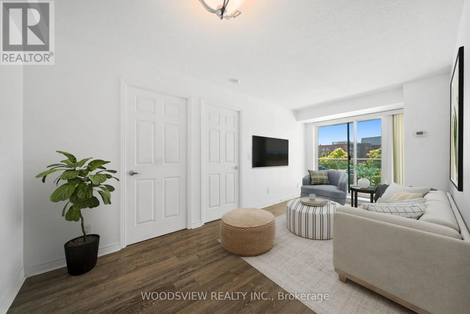 233 - 60 FAIRFAX CRESCENT