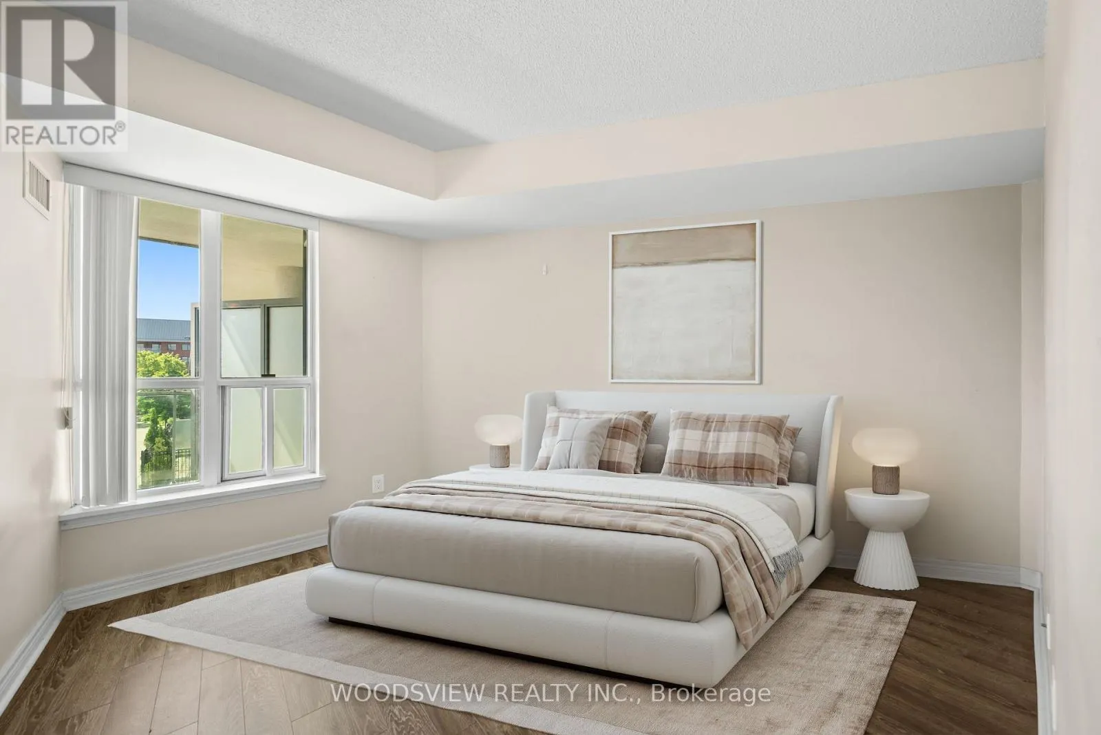 233 - 60 FAIRFAX CRESCENT
