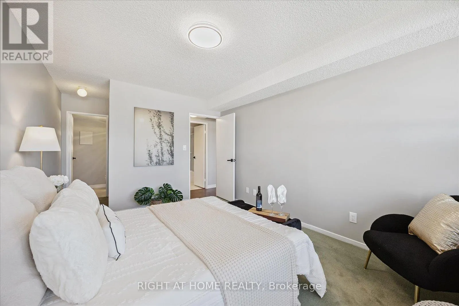 411 - 55 WILLIAM STREET E, #411
