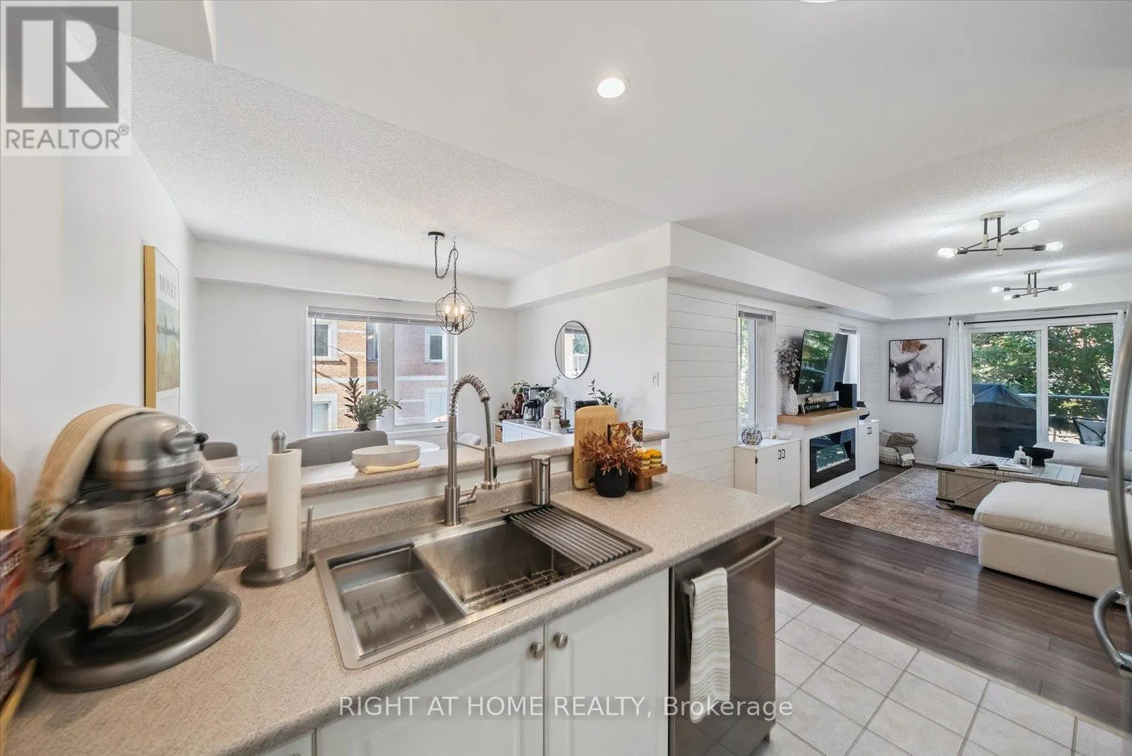 411 - 55 WILLIAM STREET E, #411