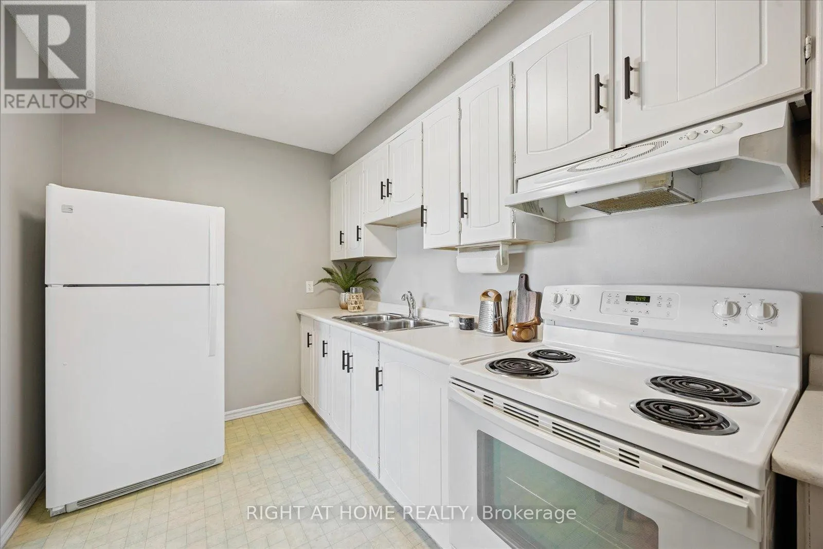 411 - 55 WILLIAM STREET E, #411