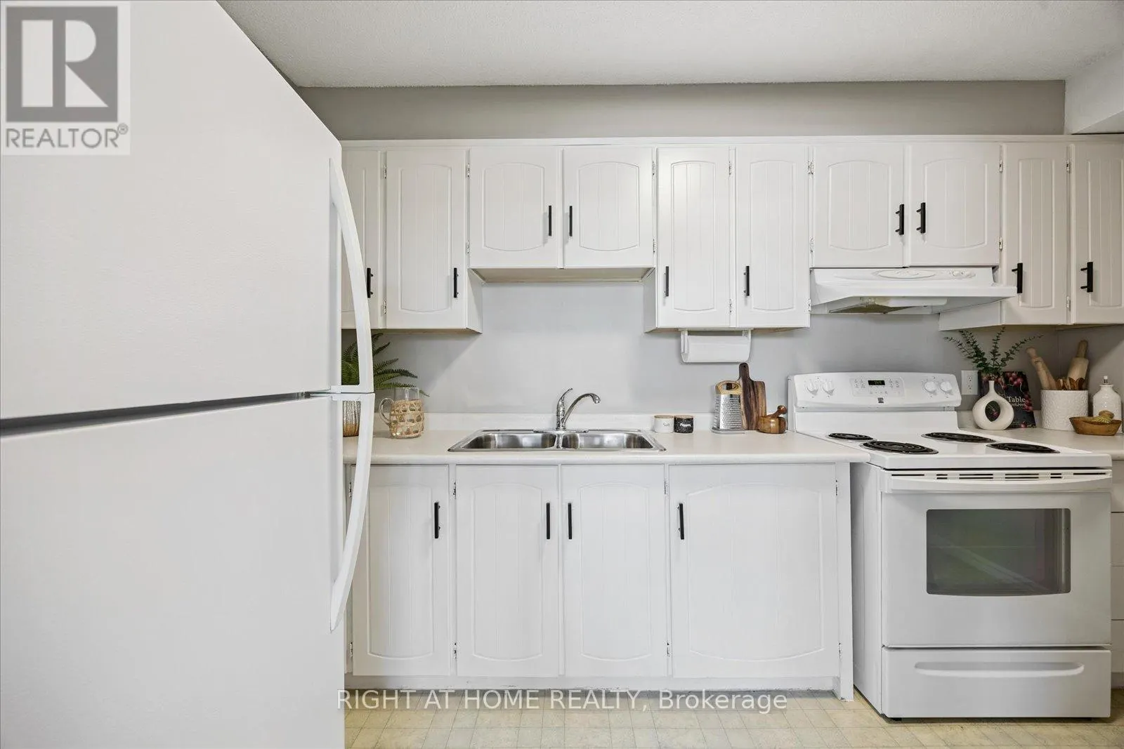 411 - 55 WILLIAM STREET E, #411