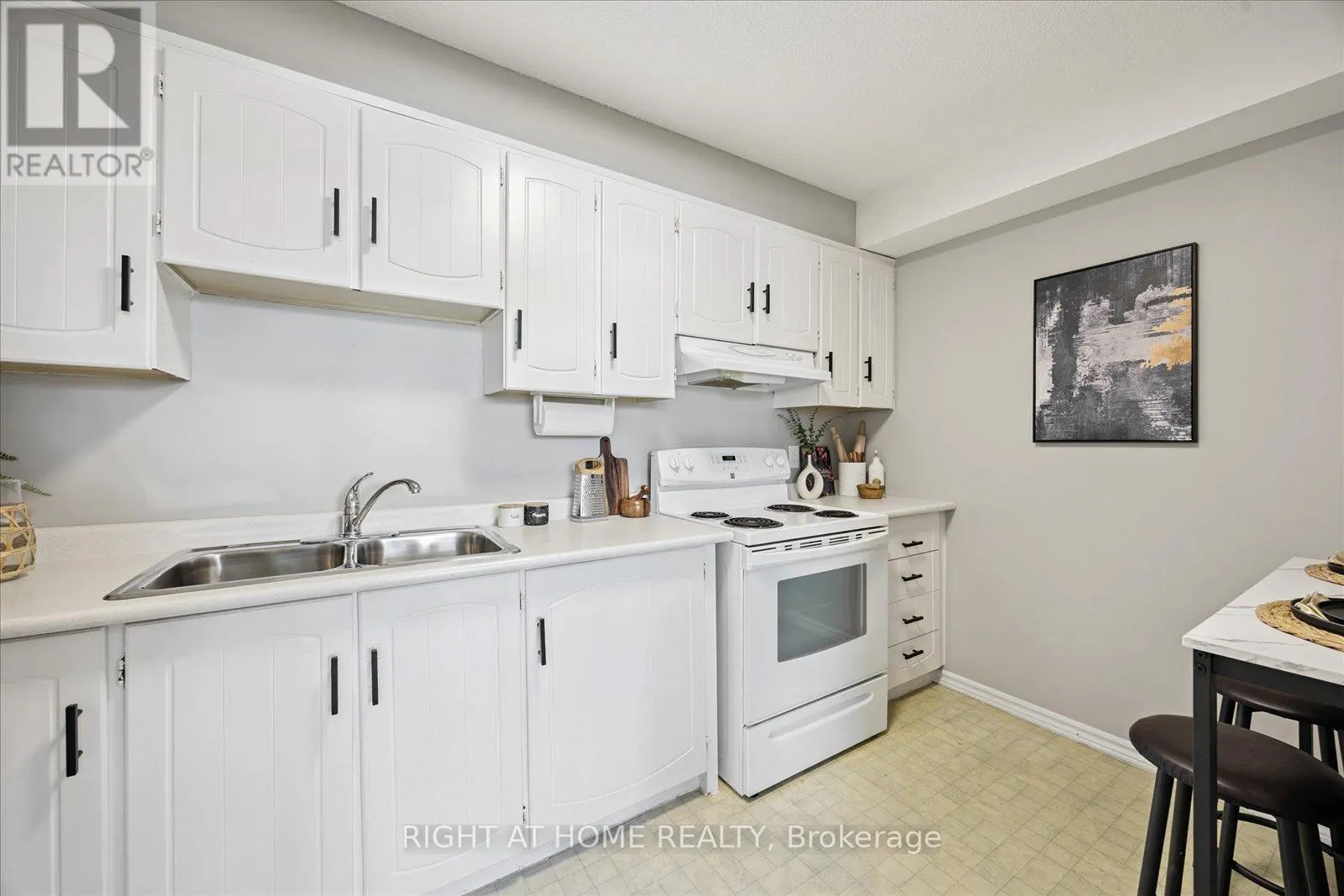 411 - 55 WILLIAM STREET E, #411