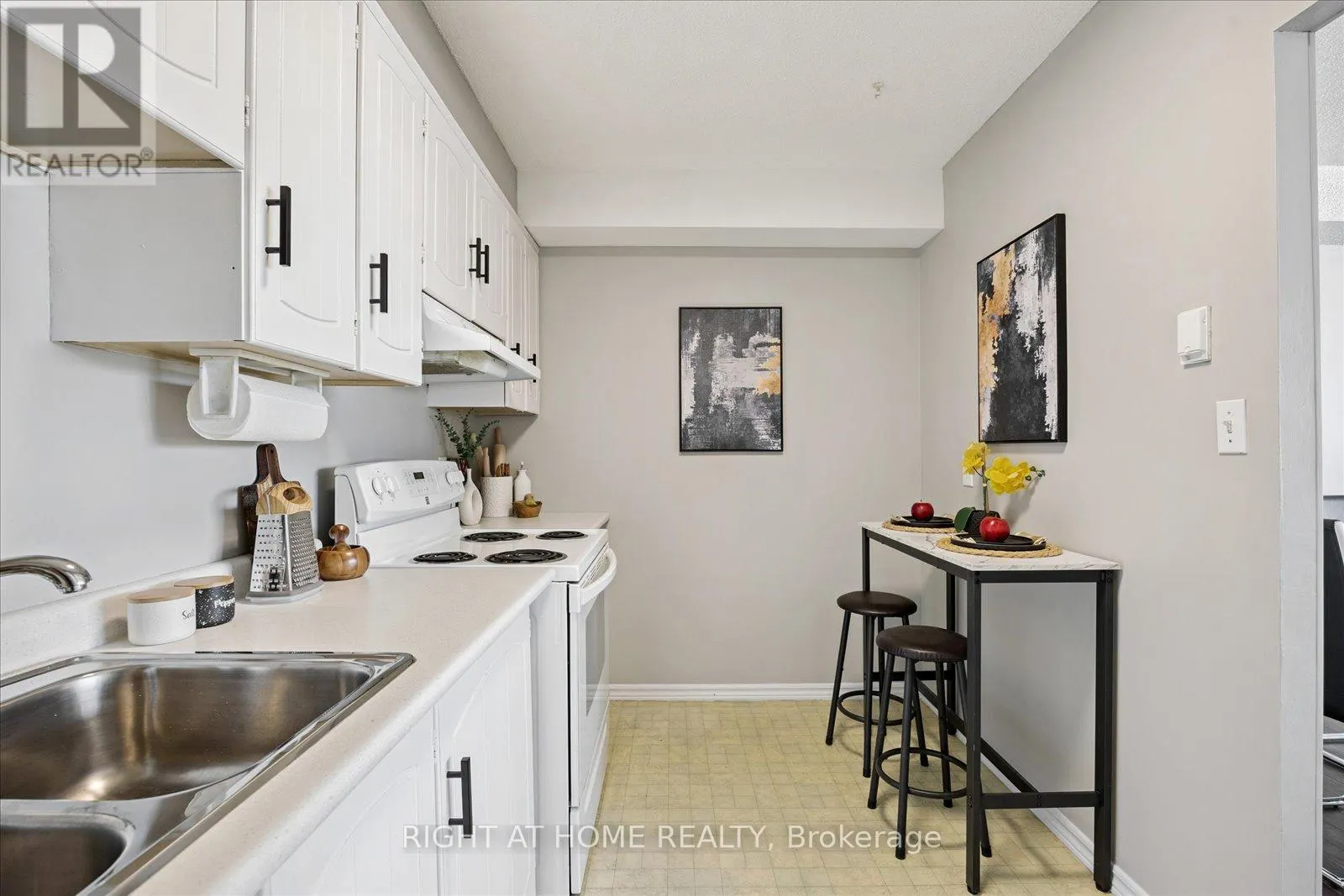 411 - 55 WILLIAM STREET E, #411