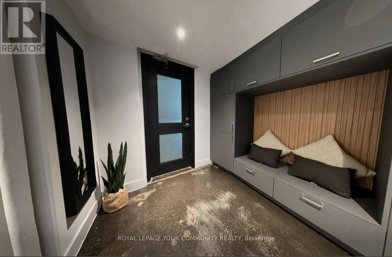 147 - 1159 DUNDAS STREET E