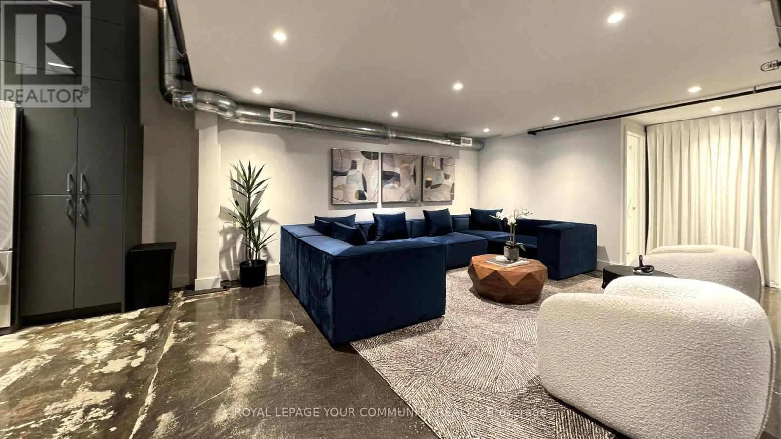 147 - 1159 DUNDAS STREET E