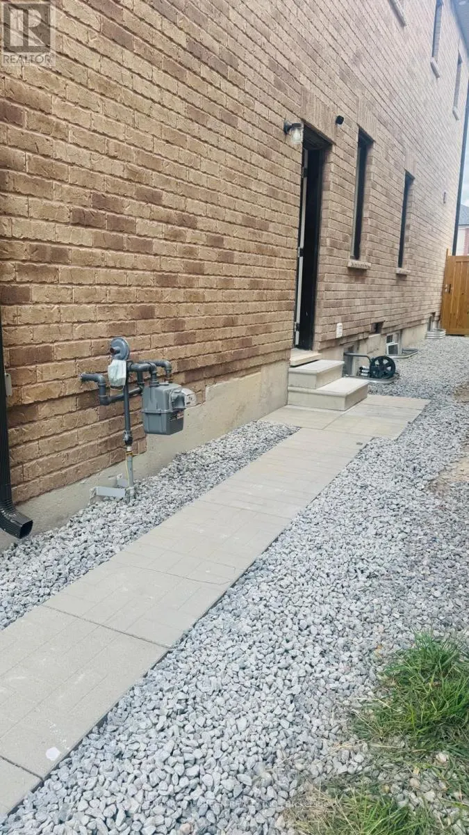 BSMT - 229 FLEETWOOD DRIVE