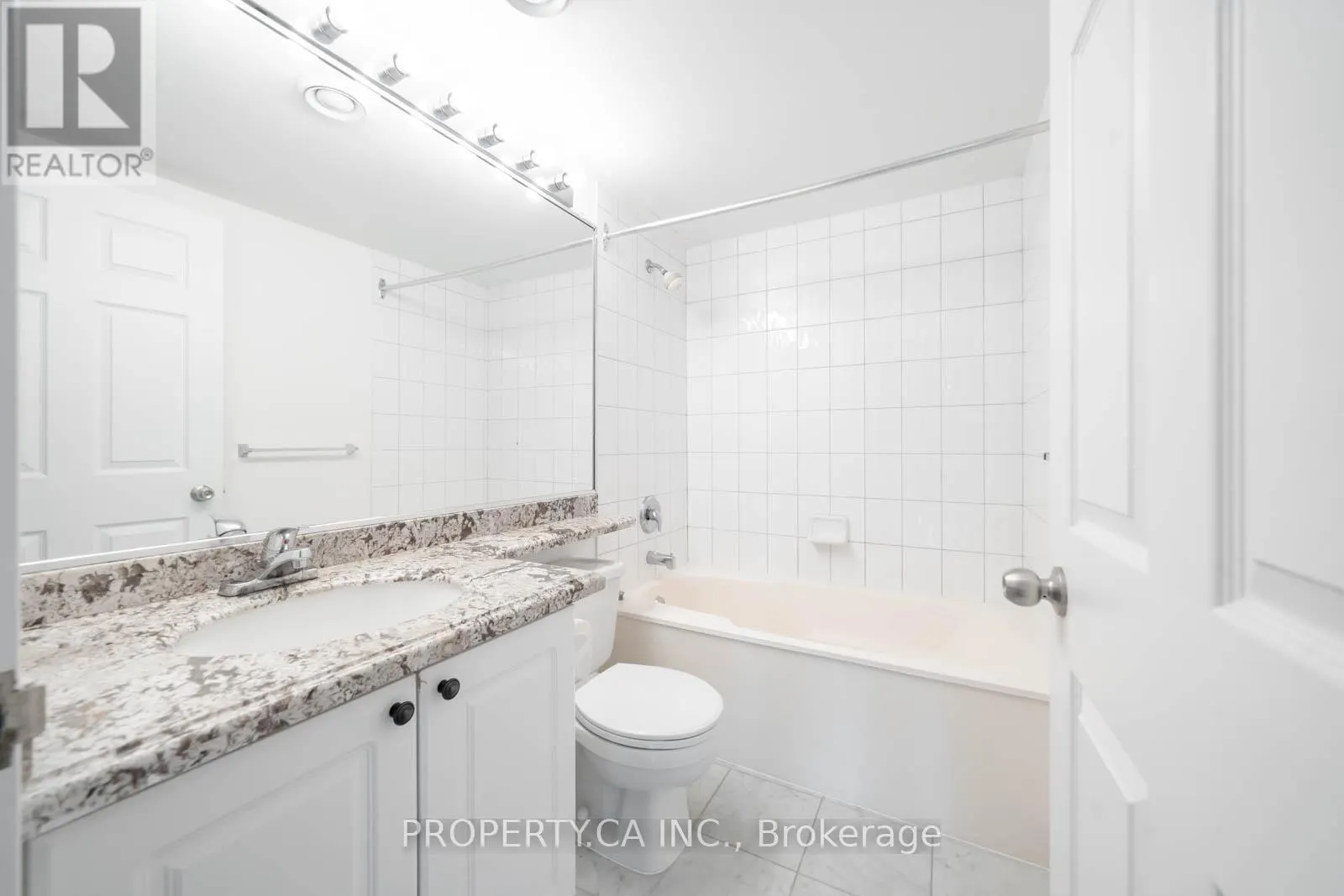 1707 - 8 LEE CENTRE DRIVE