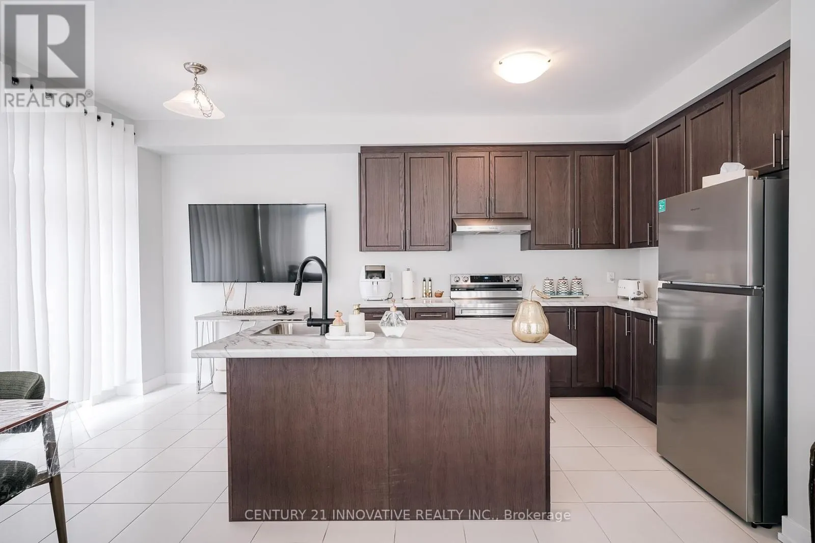 1076 THOMPSON DRIVE