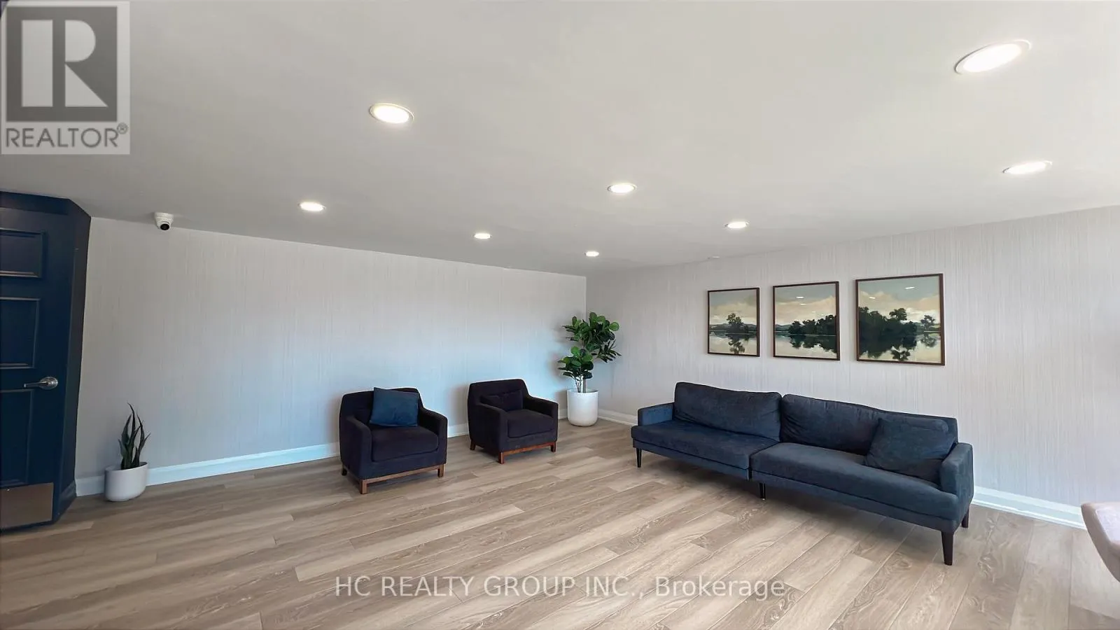 210 - 2550 PHARMACY AVENUE