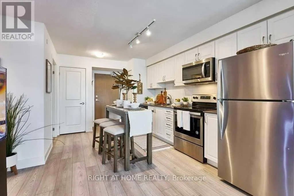 1303 - 1255 BAYLY STREET E