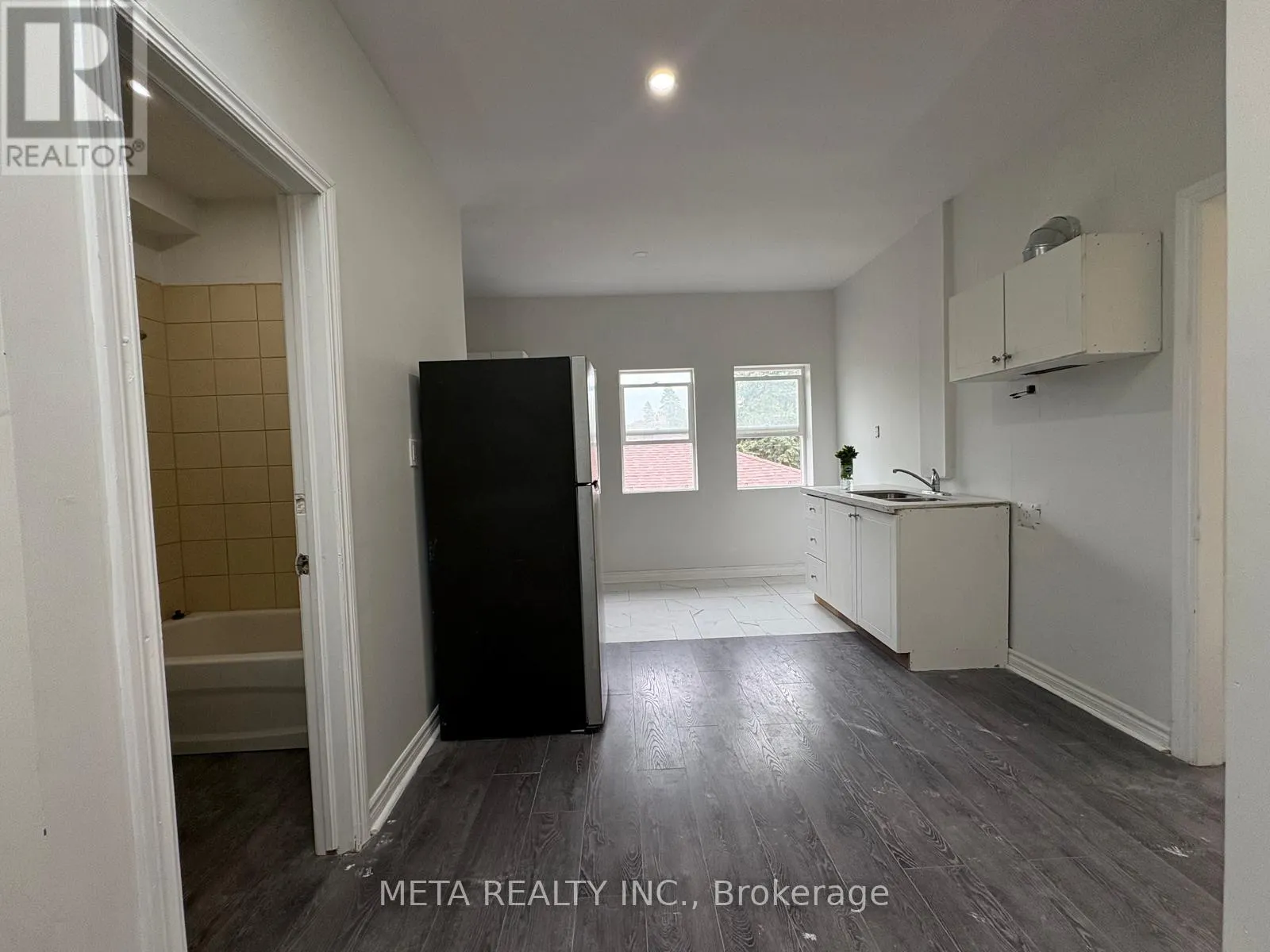 UNIT 3 - 35 DUNCOMBE BOULEVARD