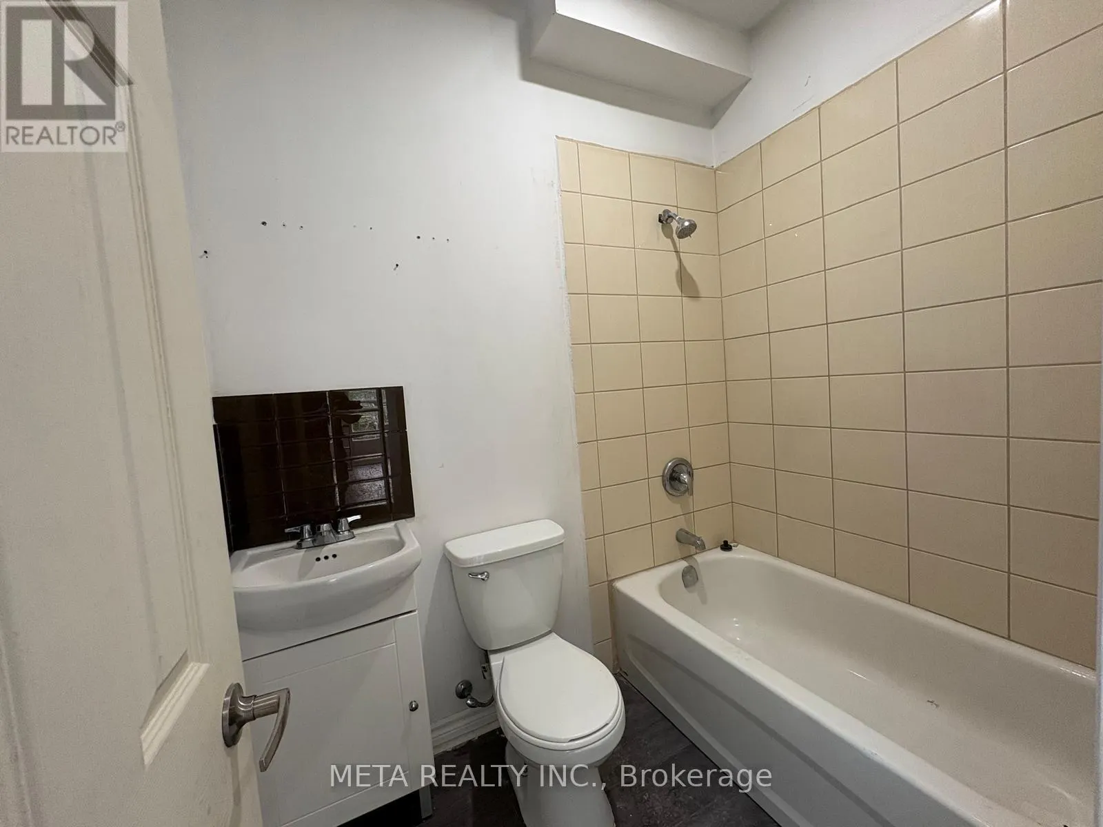 UNIT 3 - 35 DUNCOMBE BOULEVARD