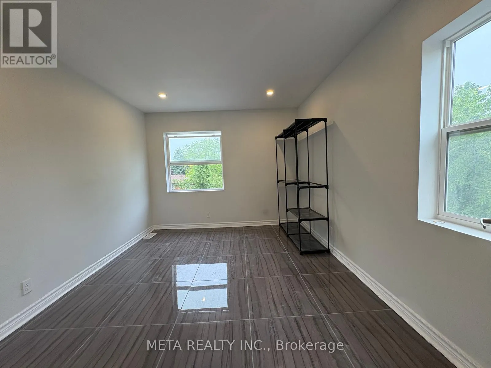 UNIT 3 - 35 DUNCOMBE BOULEVARD