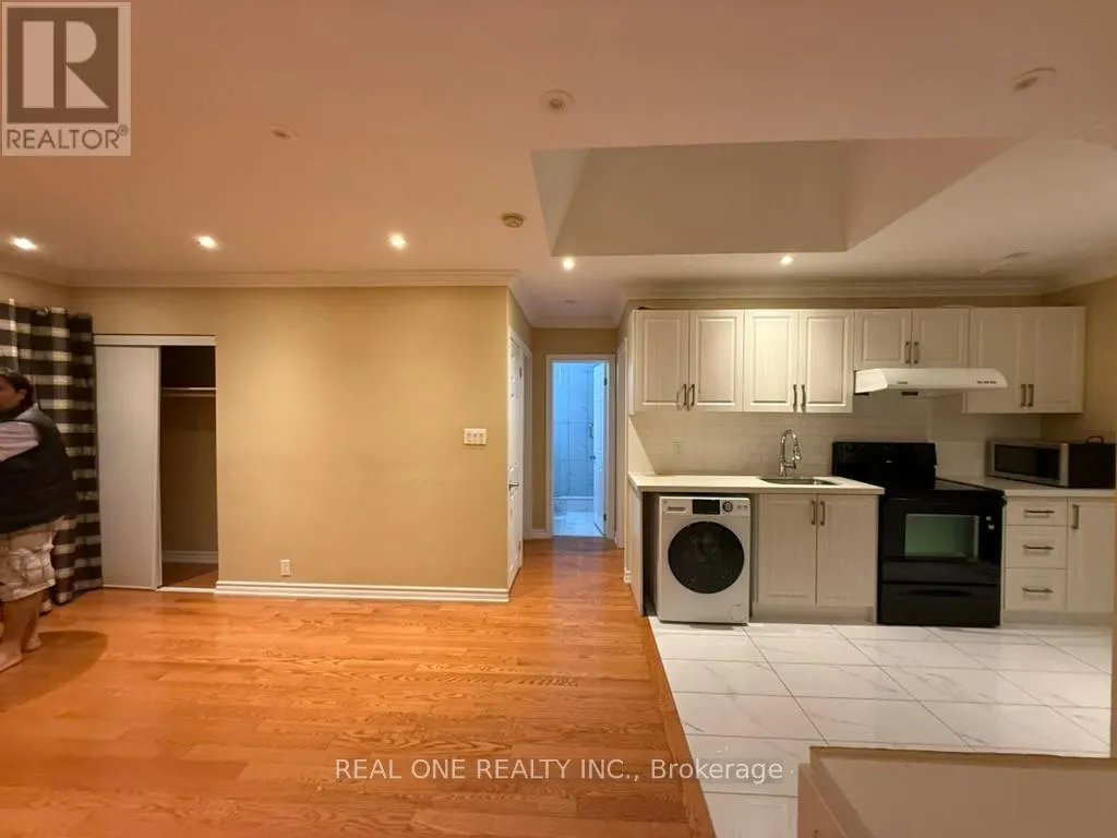 UPPER - 3831 FINCH AVENUE E