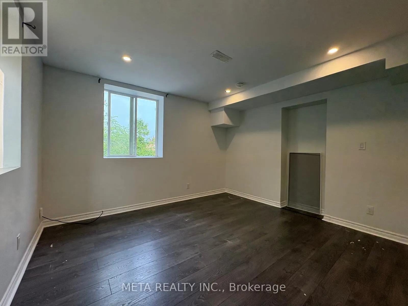 UNIT 2 - 35 DUNCOMBE BOULEVARD